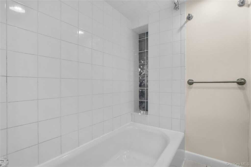 63 Seaview Avenue, New Rochelle, NY 10801 - Photo 14 of 22