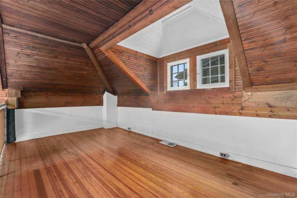 63 Seaview Avenue, New Rochelle, NY 10801 - Photo 4 of 22