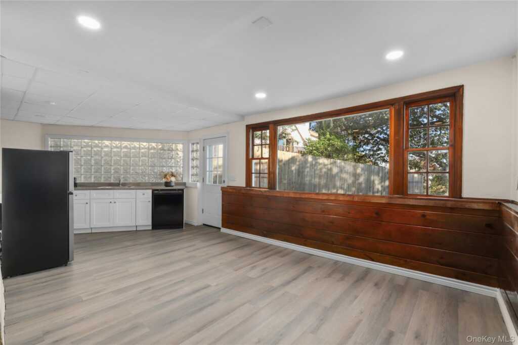 63 Seaview Avenue, New Rochelle, NY 10801 - Photo 7 of 22