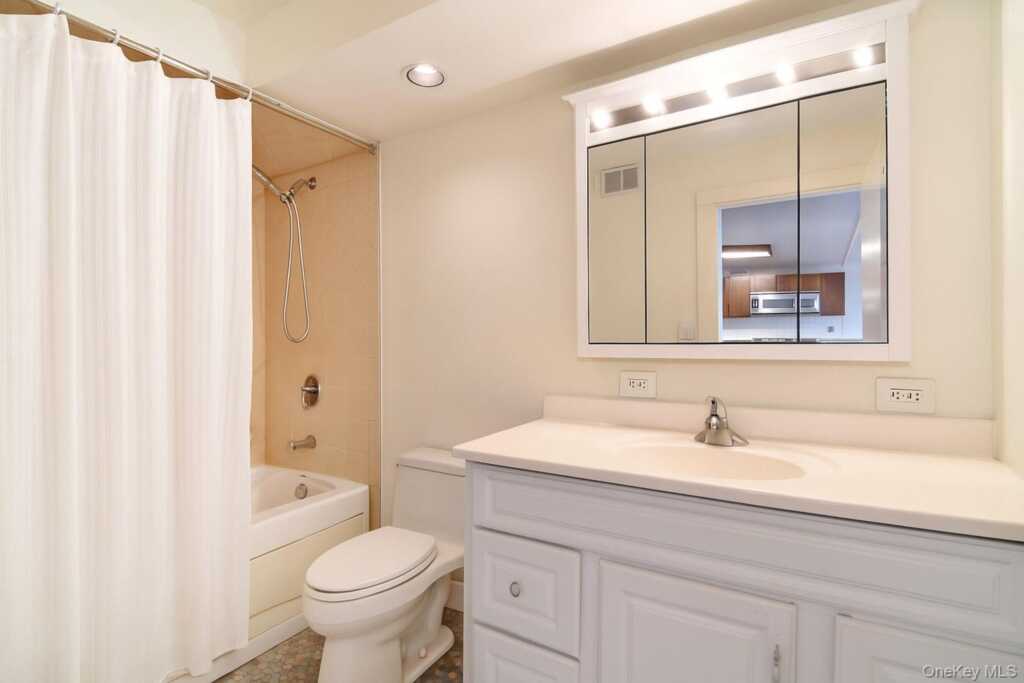 703 Pelham Road, Unit #407, New Rochelle, NY 10805 - Photo 11 of 17