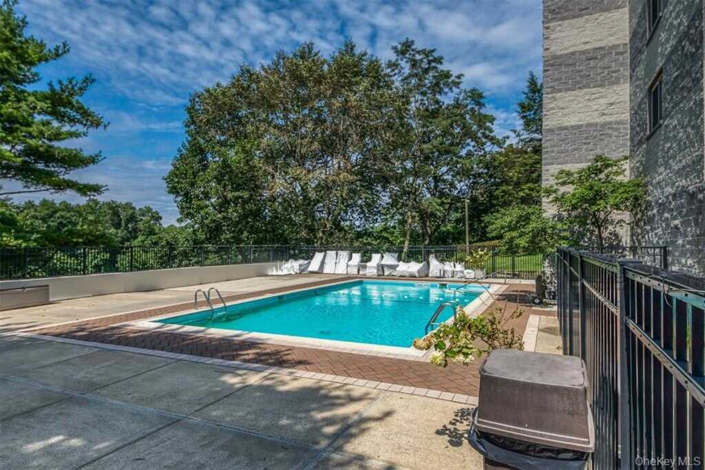 703 Pelham Road, Unit #407, New Rochelle, NY 10805 - Photo 13 of 17