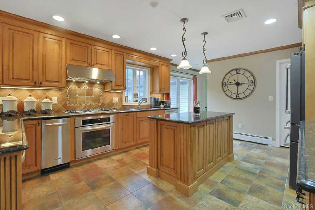 13 (formerly 19A) Deerfield Drive, New City, NY 10956 - Photo 13 of 41