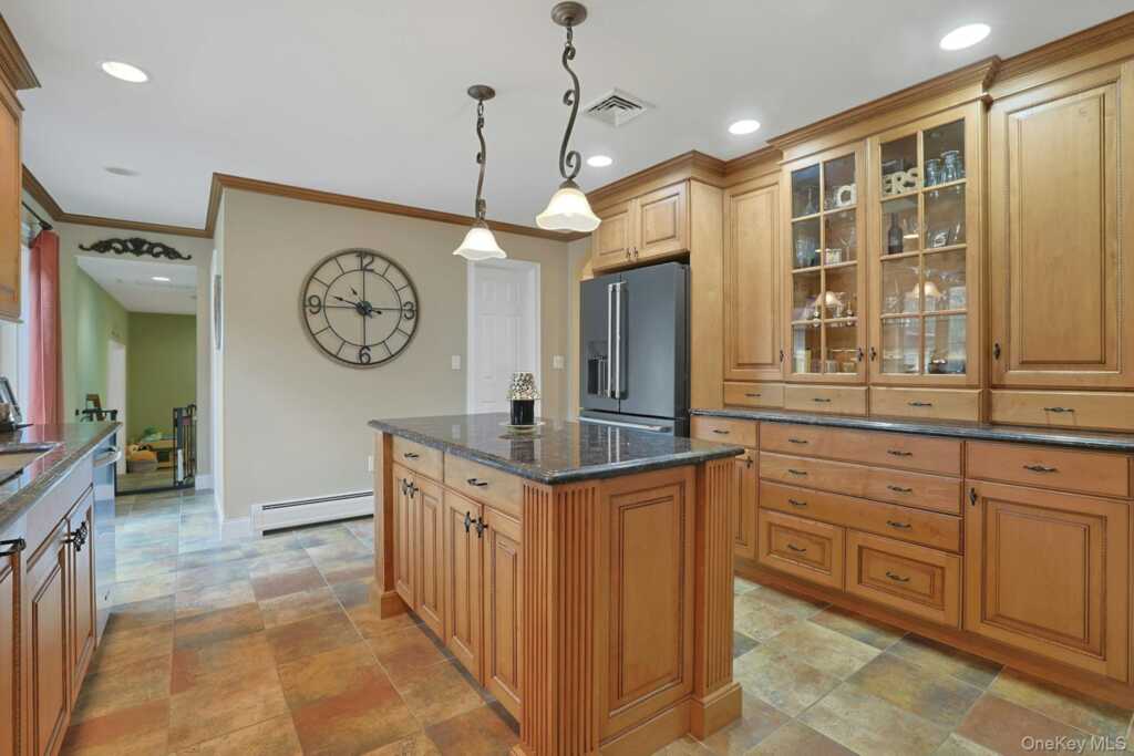 13 (formerly 19A) Deerfield Drive, New City, NY 10956 - Photo 14 of 41