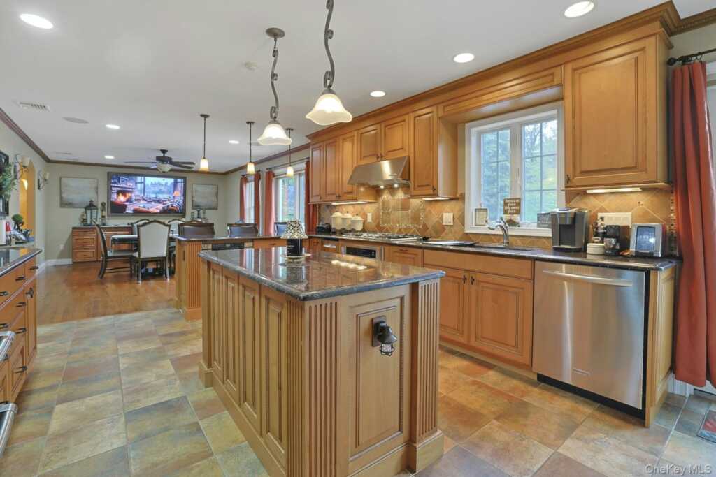 13 (formerly 19A) Deerfield Drive, New City, NY 10956 - Photo 15 of 41