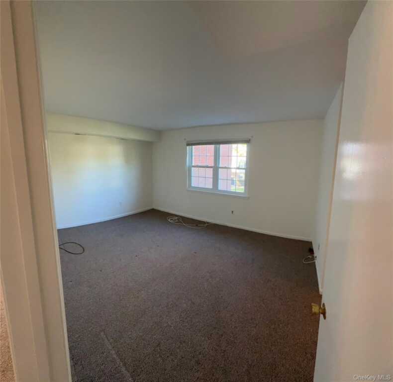 13 Essex Lane, Suffern, NY 10901 - Photo 5 of 8