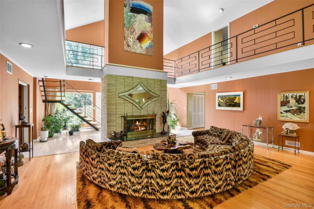 161 Morris Lane, New Rochelle, NY 10583 - Photo 4 of 29