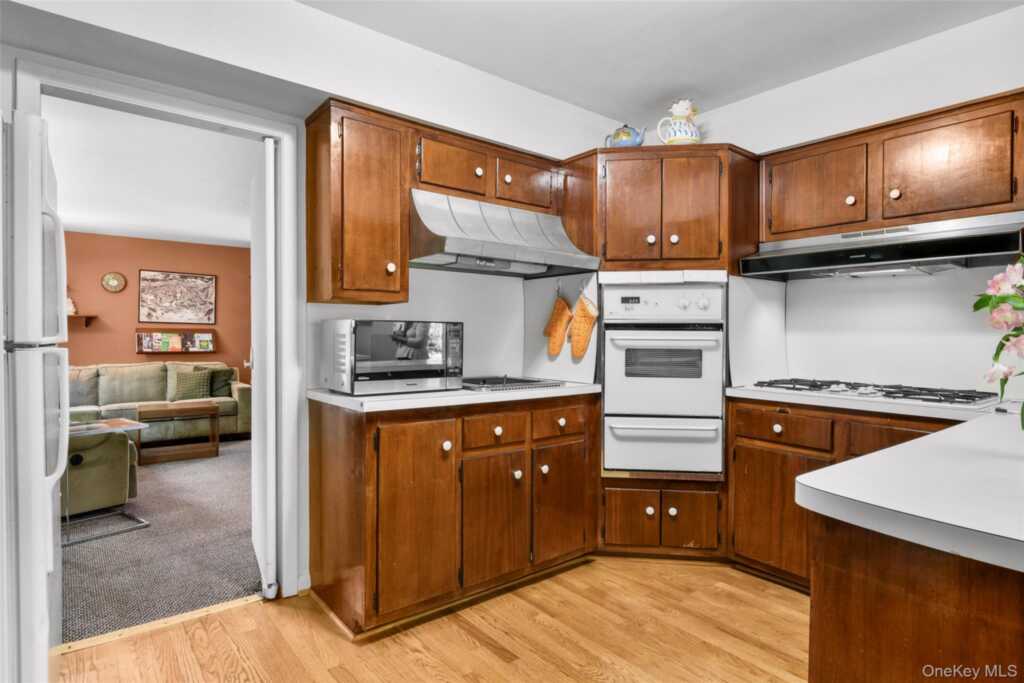 161 Morris Lane, New Rochelle, NY 10583 - Photo 9 of 29