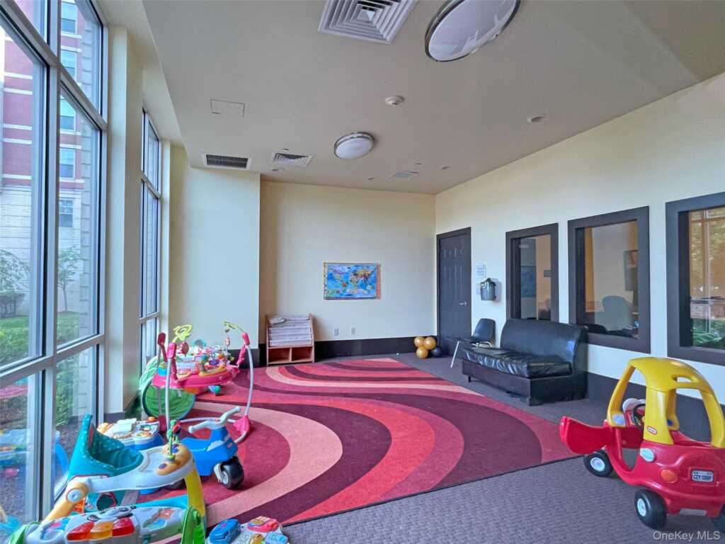 300 Mamaroneck Avenue, Unit ##819, White Plains, NY 10605 - Photo 18 of 21