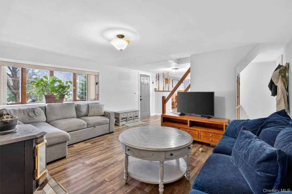 493 Willow Grove Road, Stony Point, NY 10980 - Photo 10 of 33