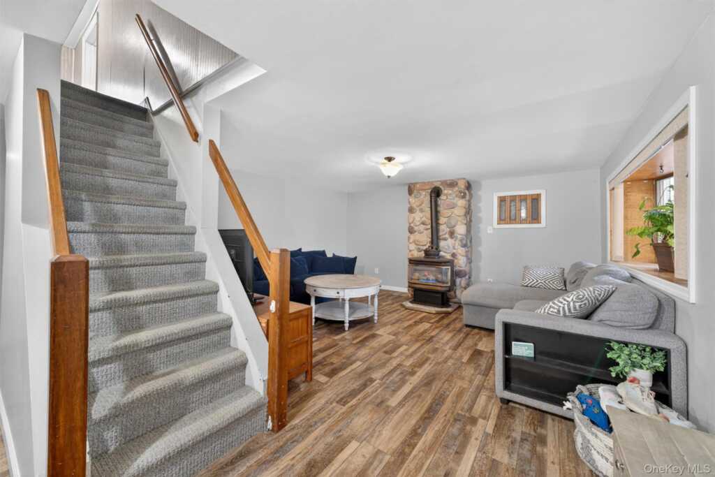 493 Willow Grove Road, Stony Point, NY 10980 - Photo 6 of 33