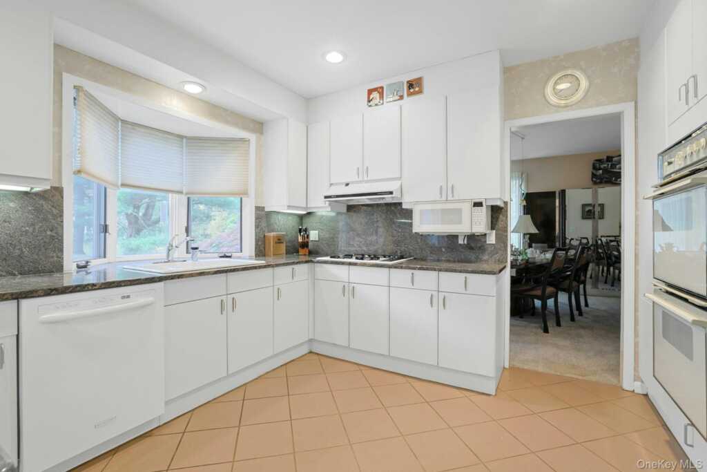 44 Westfield Road, White Plains, NY 10605 - Photo 7 of 40