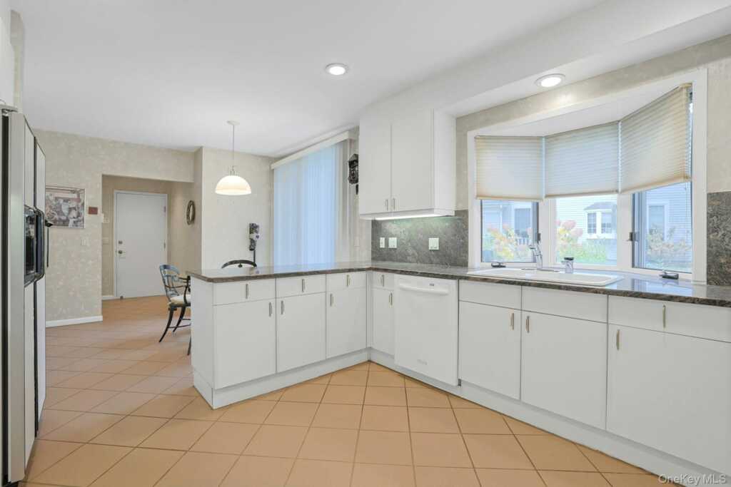 44 Westfield Road, White Plains, NY 10605 - Photo 8 of 40