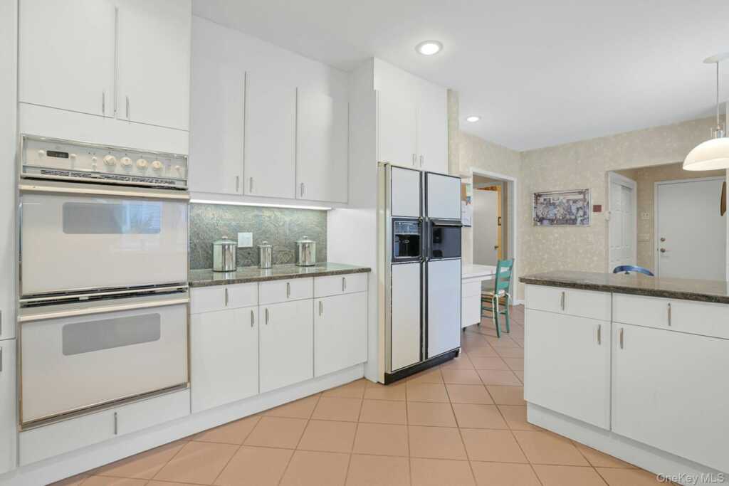 44 Westfield Road, White Plains, NY 10605 - Photo 9 of 40