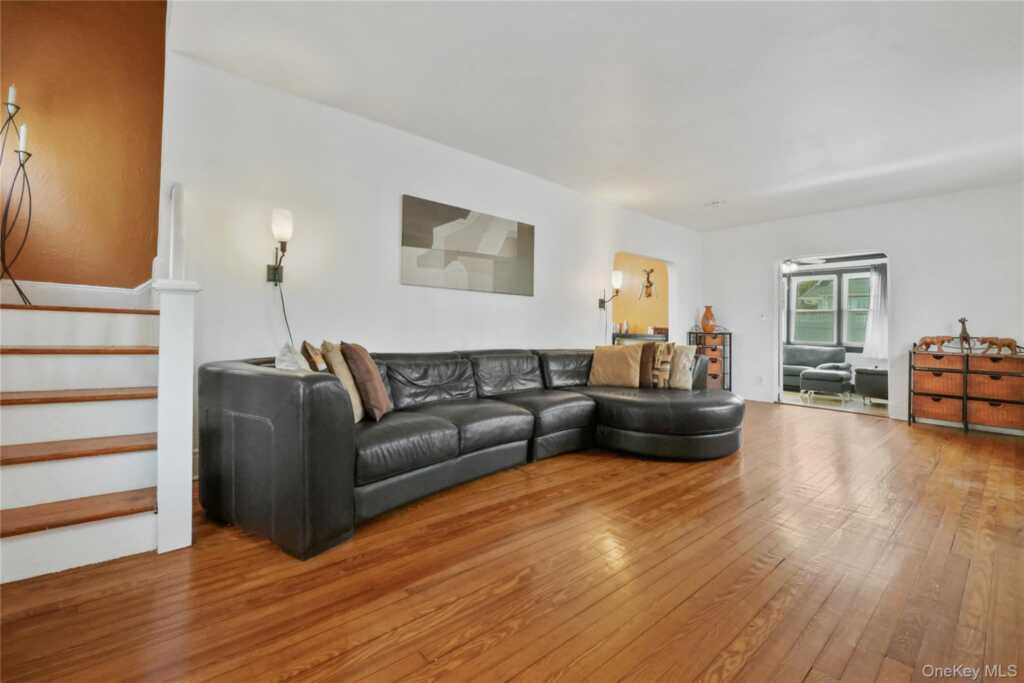 12 Irenhyl Avenue, Rye, NY 10573 - Photo 2 of 25