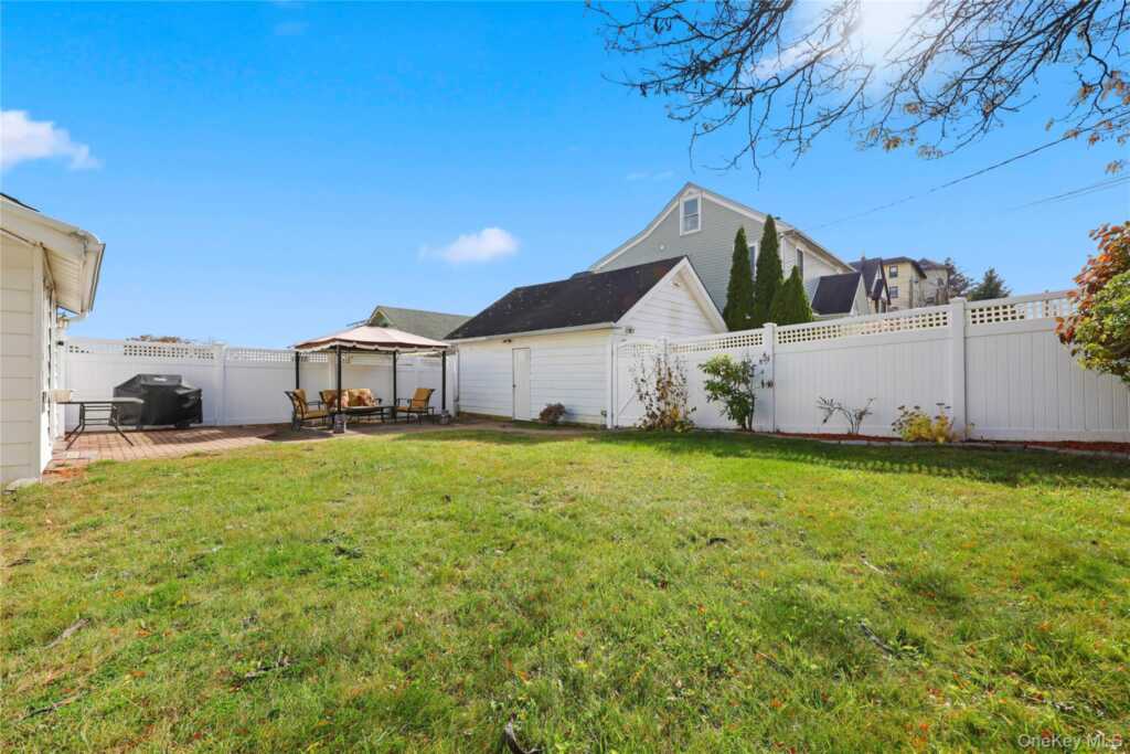 12 Irenhyl Avenue, Rye, NY 10573 - Photo 20 of 25