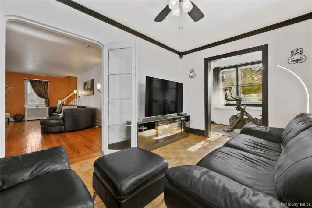 12 Irenhyl Avenue, Rye, NY 10573 - Photo 4 of 25