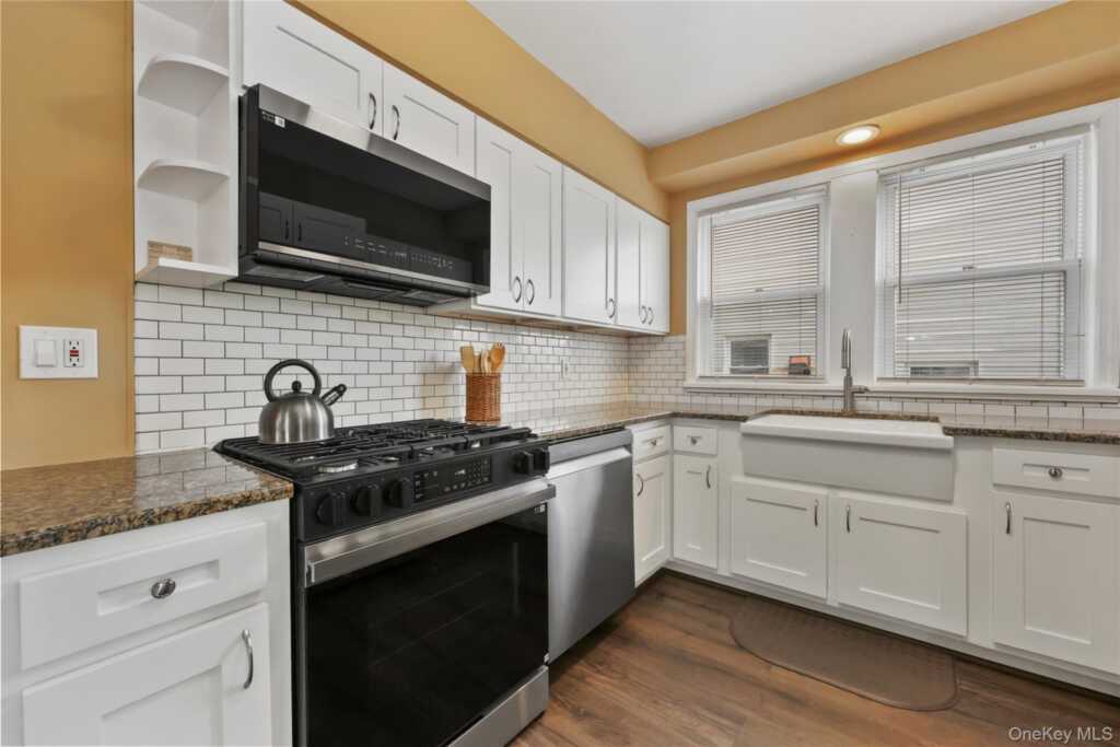 12 Irenhyl Avenue, Rye, NY 10573 - Photo 9 of 25