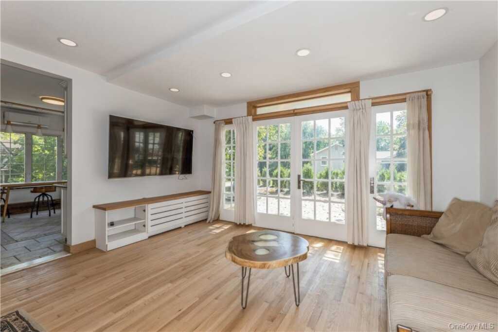 530 Orangeburg Road, Pearl River, NY 10965 - Photo 10 of 19