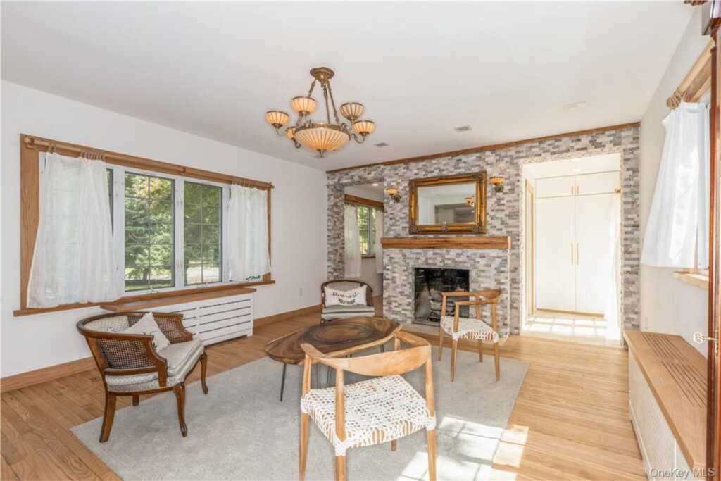 530 Orangeburg Road, Pearl River, NY 10965 - Photo 4 of 19