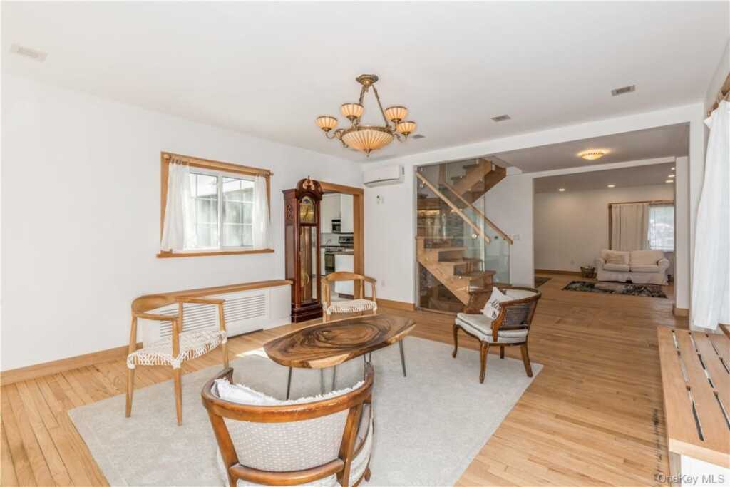 530 Orangeburg Road, Pearl River, NY 10965 - Photo 5 of 19