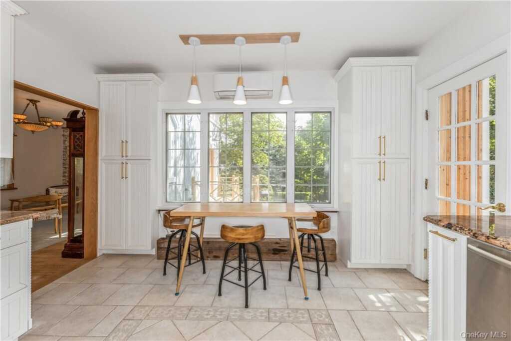 530 Orangeburg Road, Pearl River, NY 10965 - Photo 6 of 19