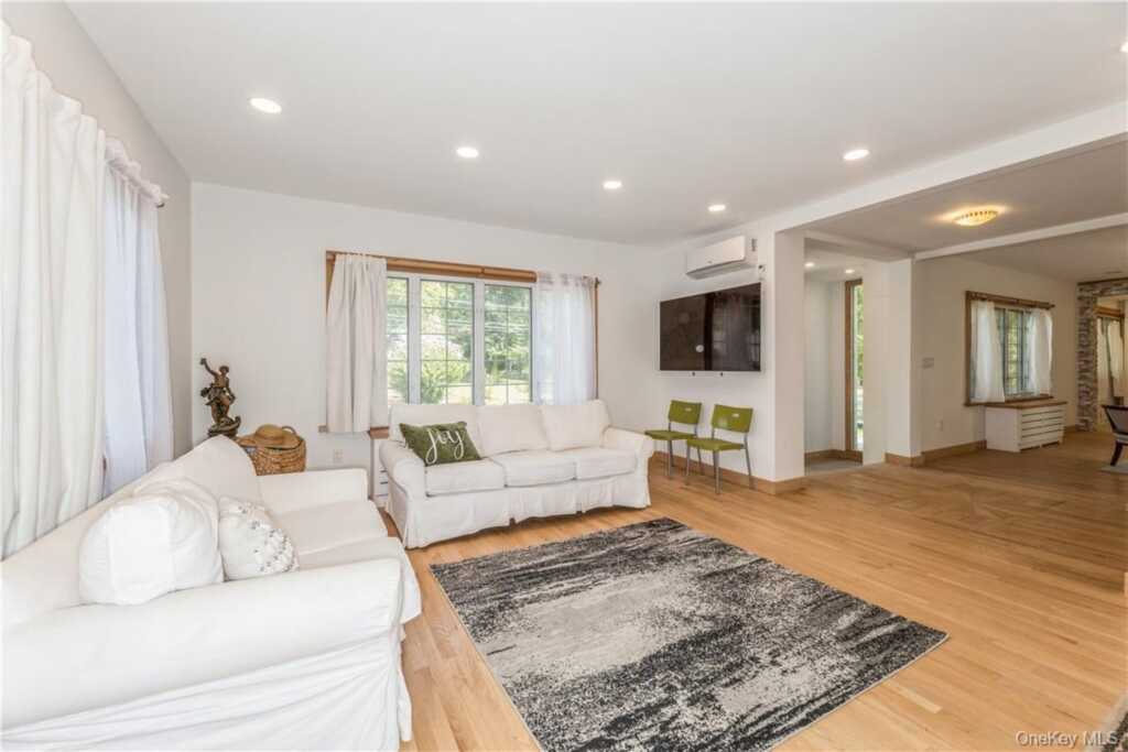 530 Orangeburg Road, Pearl River, NY 10965 - Photo 9 of 19