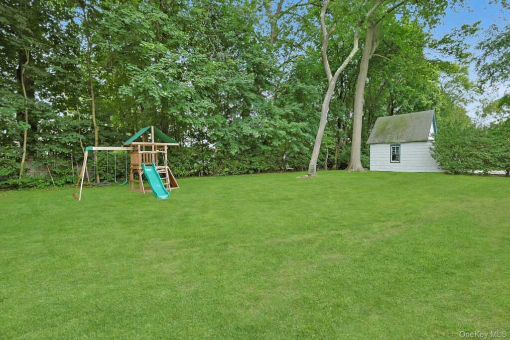 73 Bon Air Avenue, New Rochelle, NY 10804 - Photo 16 of 18