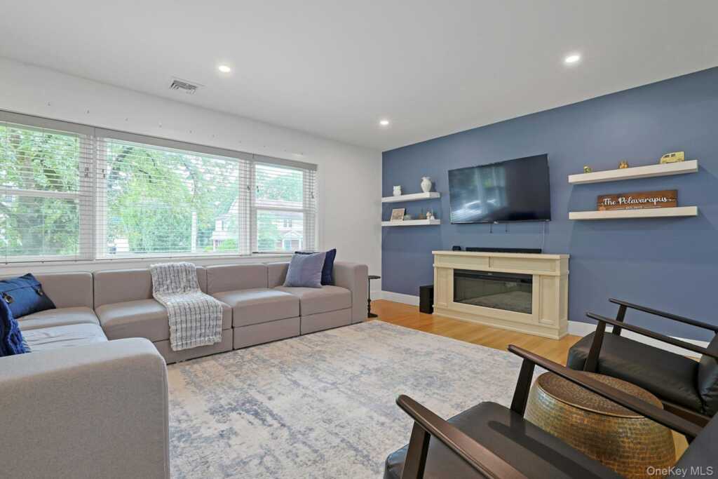 73 Bon Air Avenue, New Rochelle, NY 10804 - Photo 3 of 18