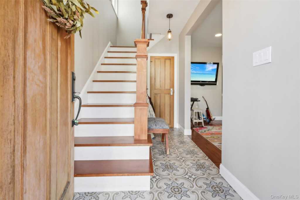 275 High Avenue, Nyack, NY 10960 - Photo 3 of 37