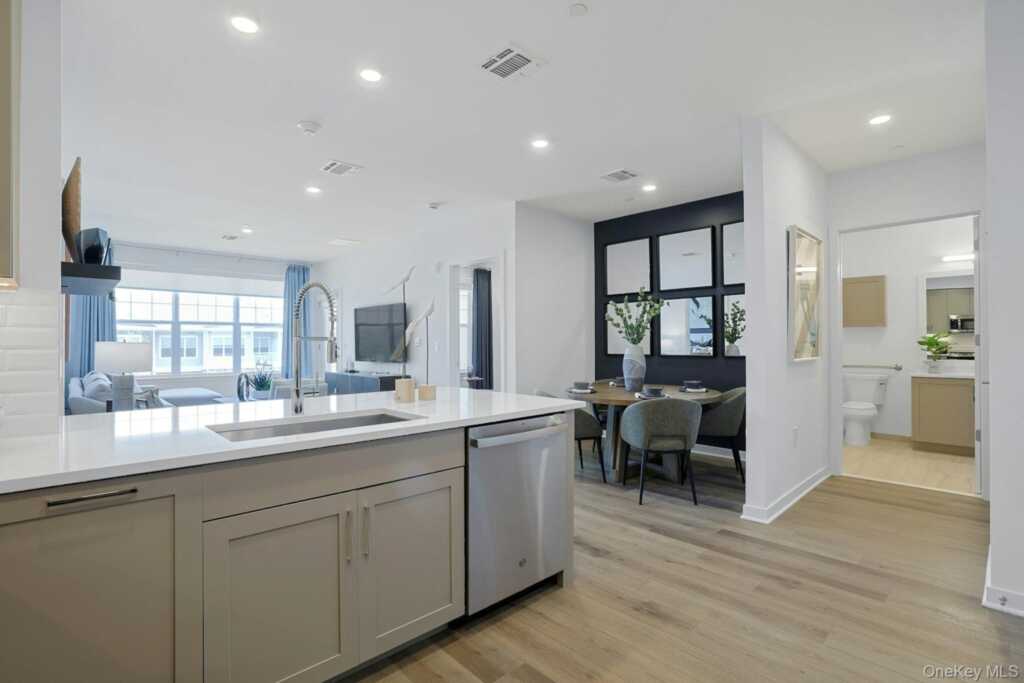 5105 Lucy Court, Unit #5105, Pearl River, NY 10965 - Photo 10 of 37