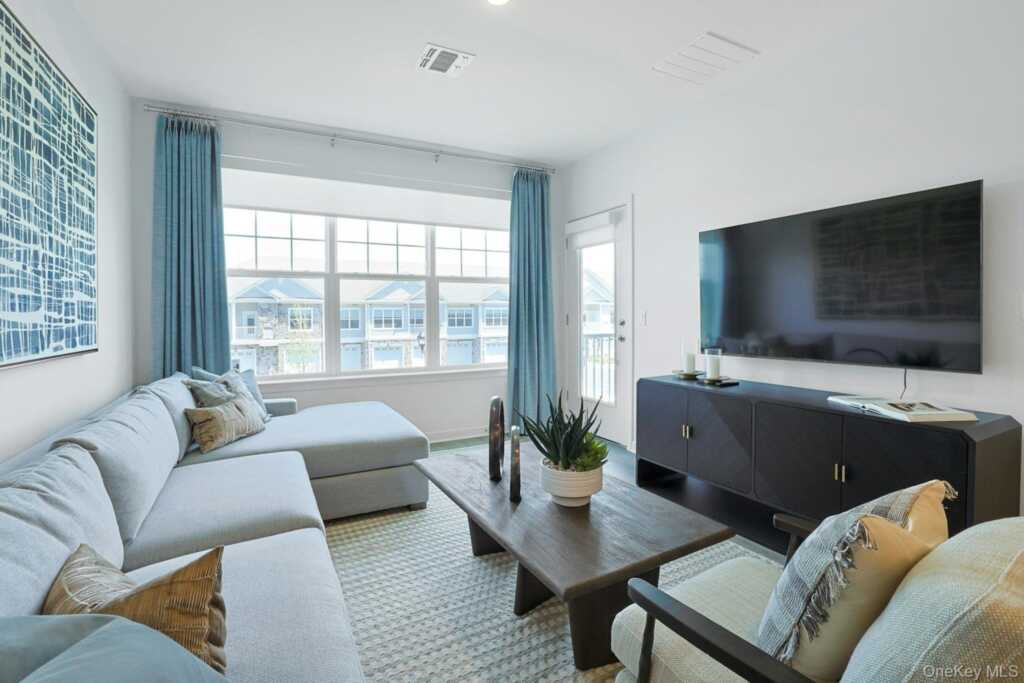 5105 Lucy Court, Unit #5105, Pearl River, NY 10965 - Photo 15 of 37