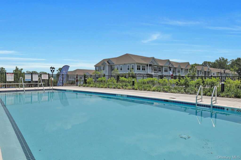 5105 Lucy Court, Unit #5105, Pearl River, NY 10965 - Photo 7 of 37