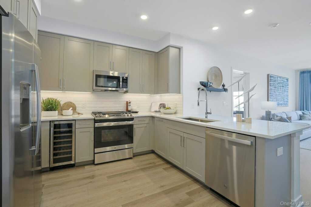 5105 Lucy Court, Unit #5105, Pearl River, NY 10965 - Photo 9 of 37