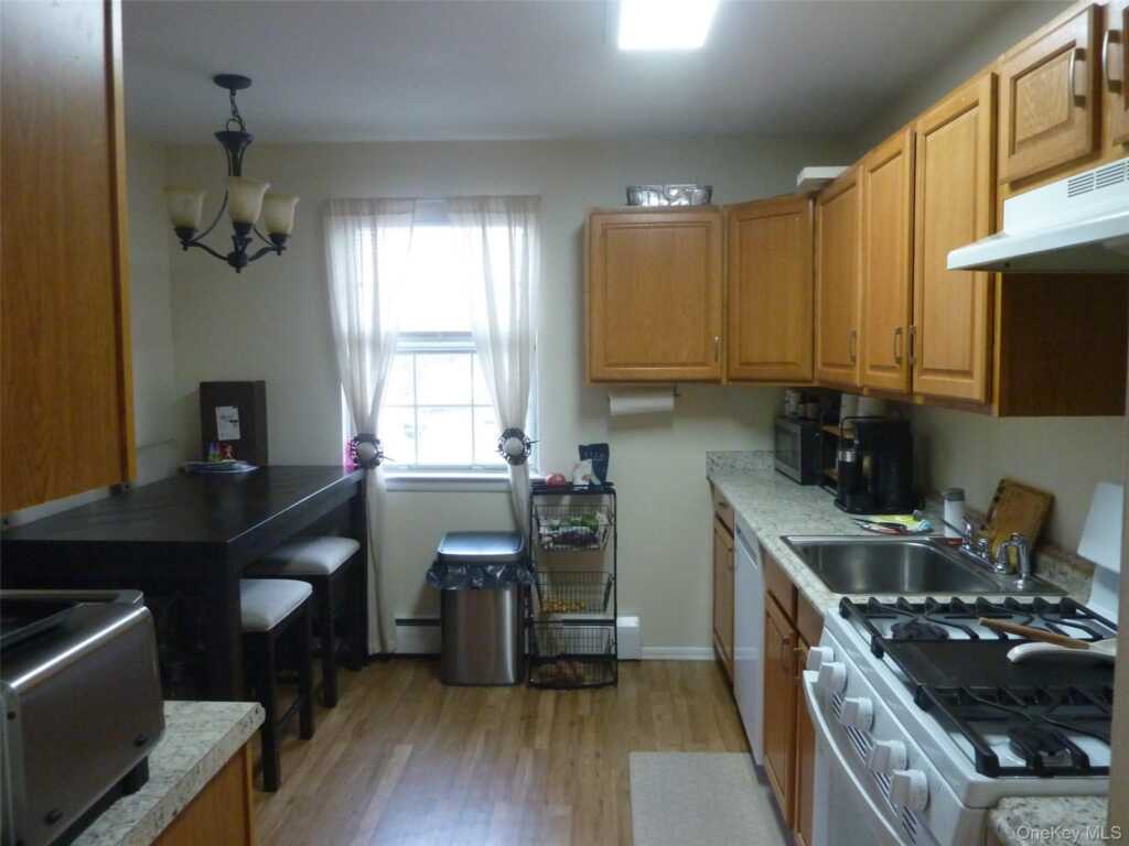 143 Parkside Drive, Suffern, NY 10901 - Photo 7 of 20