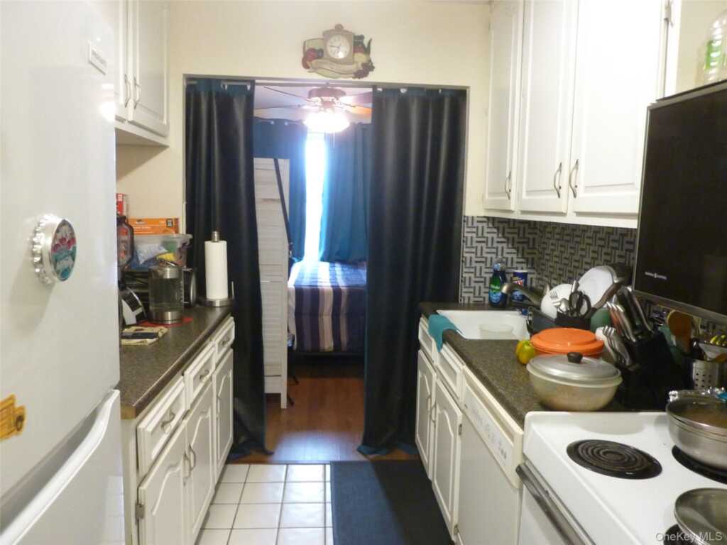 35 Park Avenue, Unit #2D, Suffern, NY 10901 - Photo 3 of 15