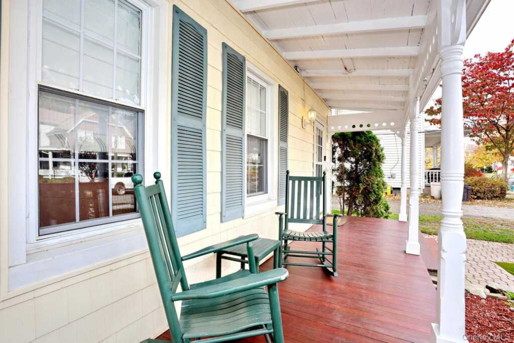 81 E Maple Avenue, Suffern, NY 10901 - Photo 4 of 34