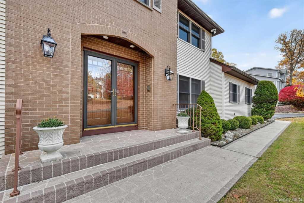 6 Phillips Drive, Stony Point, NY 10980 - Photo 5 of 50