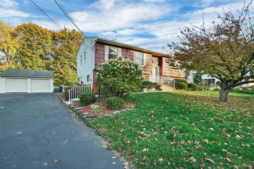 24 Govan Drive, Stony Point, NY 10980 - Photo 2 of 40