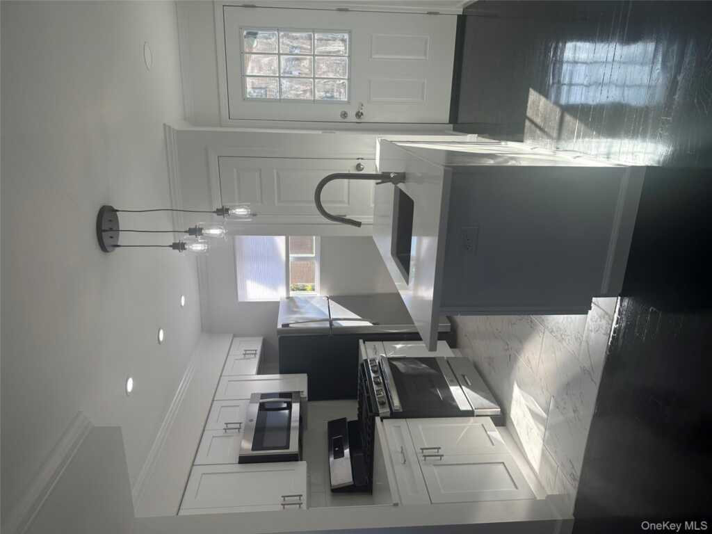 8 Central Drive, Unit #4, Nanuet, NY 10954 - Photo 2 of 19