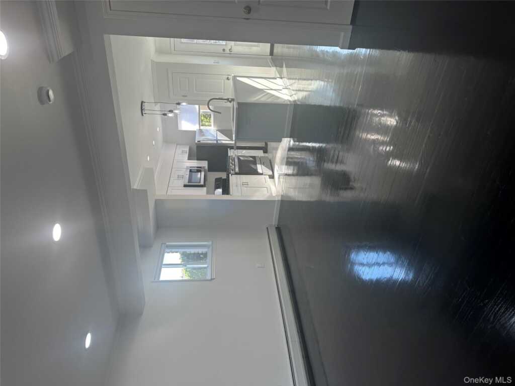 8 Central Drive, Unit #4, Nanuet, NY 10954 - Photo 5 of 19