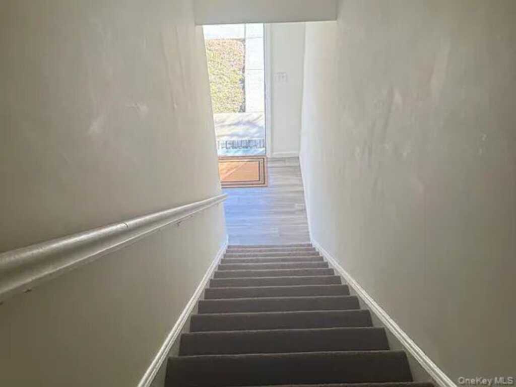 103 Pipetown Hill Road, Nanuet, NY 10954 - Photo 3 of 16