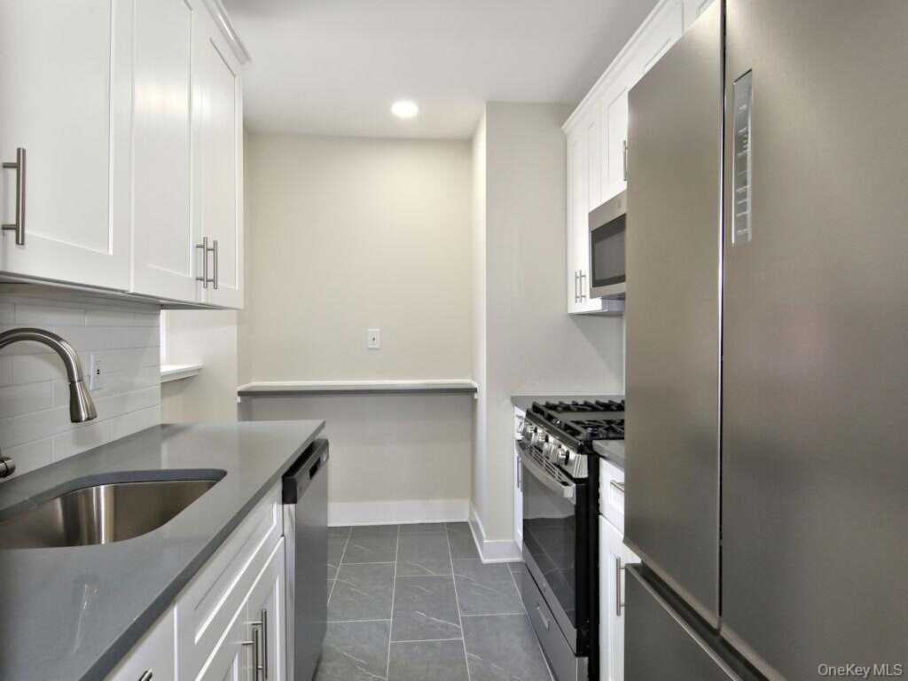 130 Centre Avenue, Unit #2E, New Rochelle, NY 10805 - Photo 2 of 12