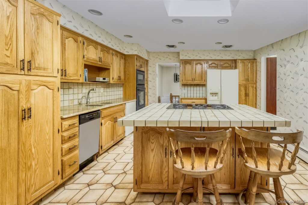 19 Mary Beth Drive, Suffern, NY 10901 - Photo 13 of 23