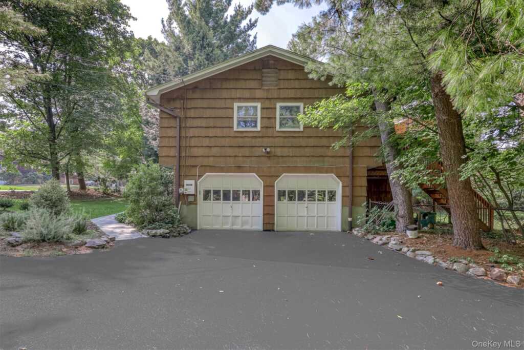 19 Mary Beth Drive, Suffern, NY 10901 - Photo 3 of 23