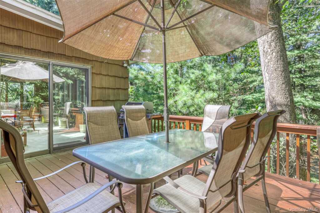 19 Mary Beth Drive, Suffern, NY 10901 - Photo 5 of 23