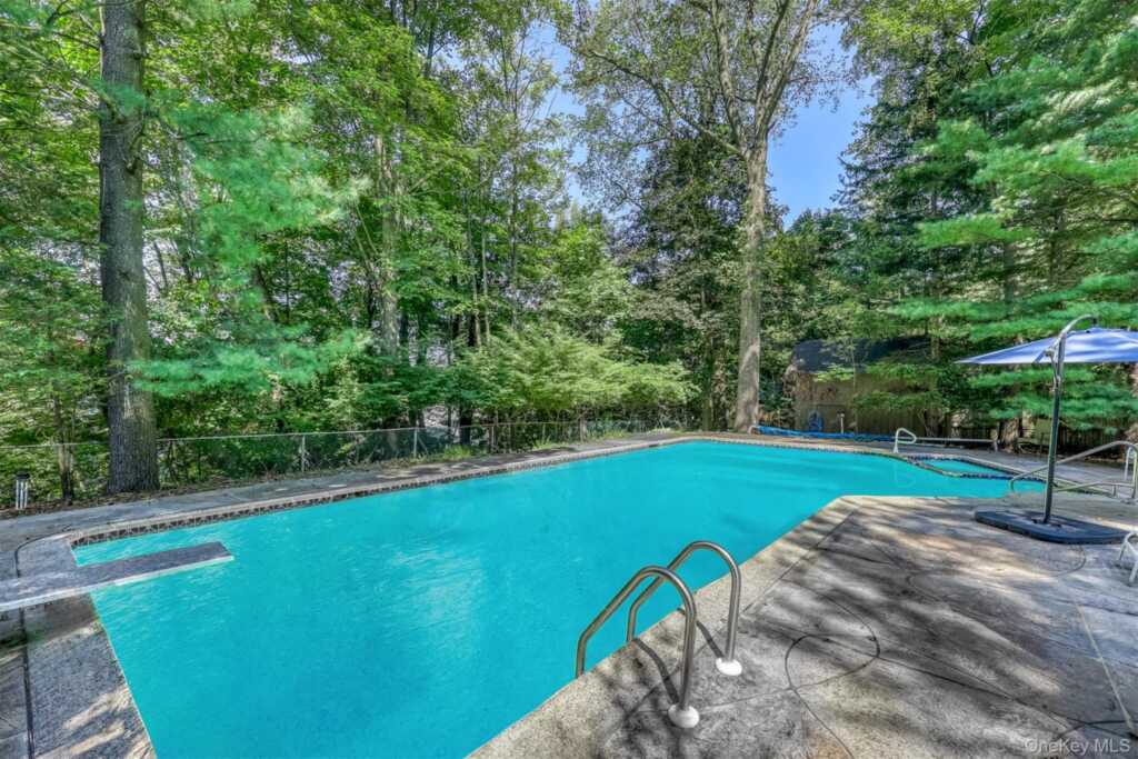 19 Mary Beth Drive, Suffern, NY 10901 - Photo 6 of 23