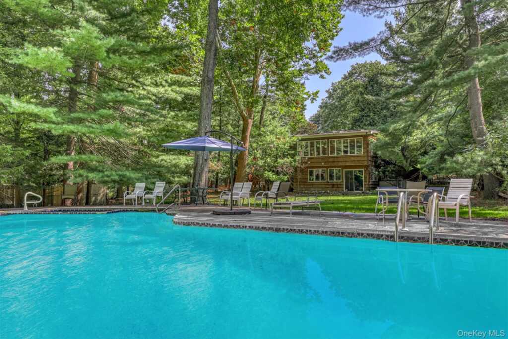 19 Mary Beth Drive, Suffern, NY 10901 - Photo 7 of 23