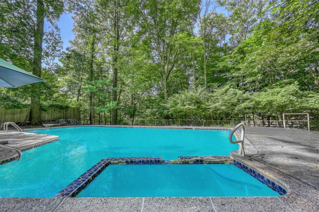 19 Mary Beth Drive, Suffern, NY 10901 - Photo 8 of 23