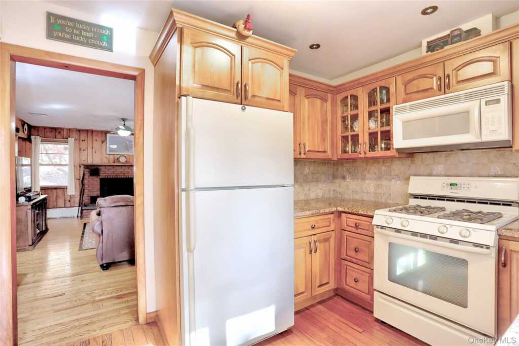 310 Mountain Road, New City, NY 10956 - Photo 10 of 27