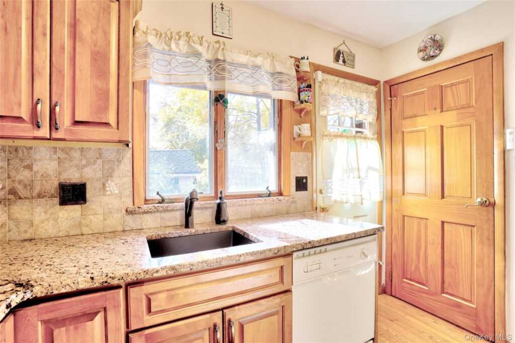 310 Mountain Road, New City, NY 10956 - Photo 12 of 27